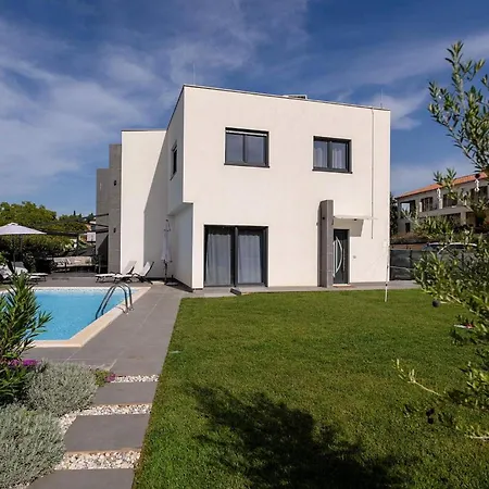 Holiday home Papillon *